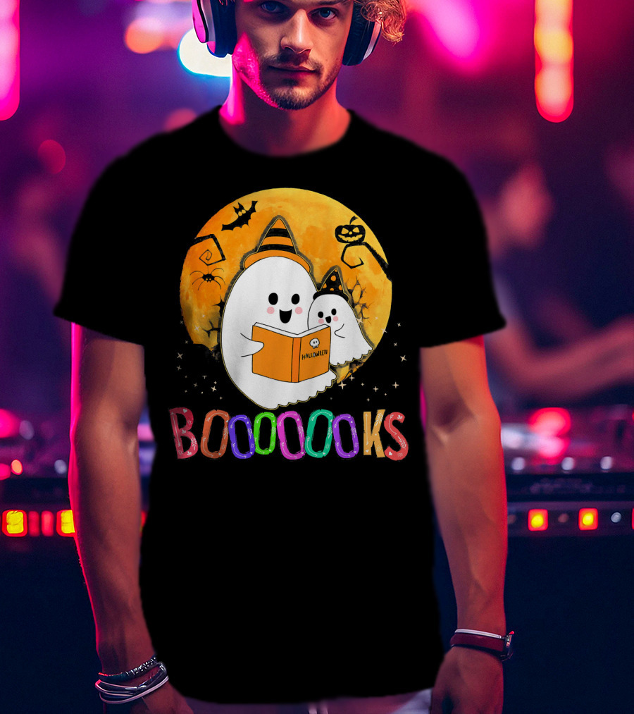 BOOOOOOKS Halloween Ghost Reading Under Full Moon T-Shirt