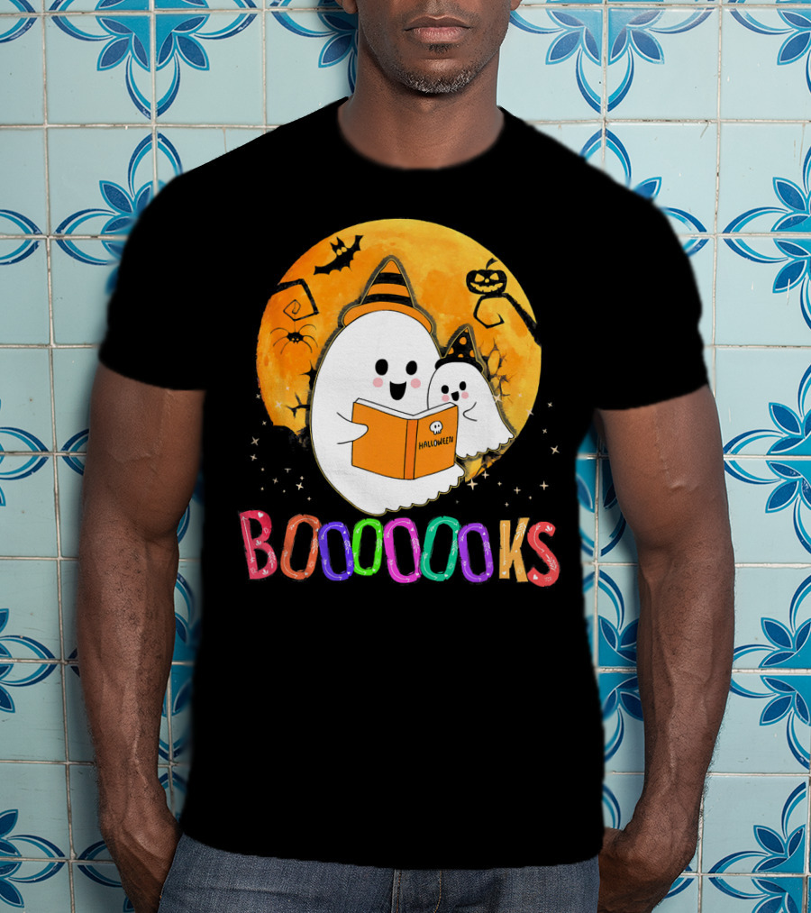BOOOOOOKS Halloween Ghost Reading Under Full Moon T-Shirt