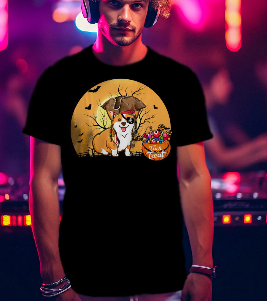 Trick Or Treat Pirate Corgi Halloween Scene With Candy Bowl And Bats T-Shirt