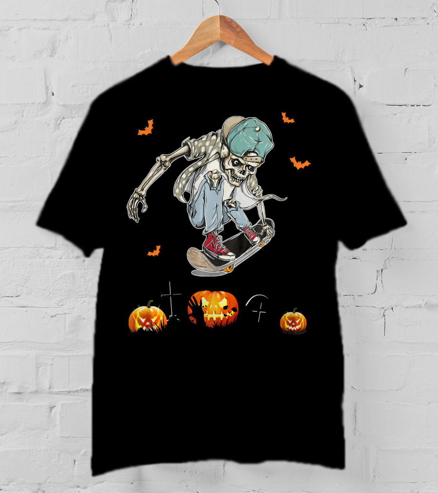Zombie Skateboarding Teen Halloween Pumpkins And Bats T-Shirt