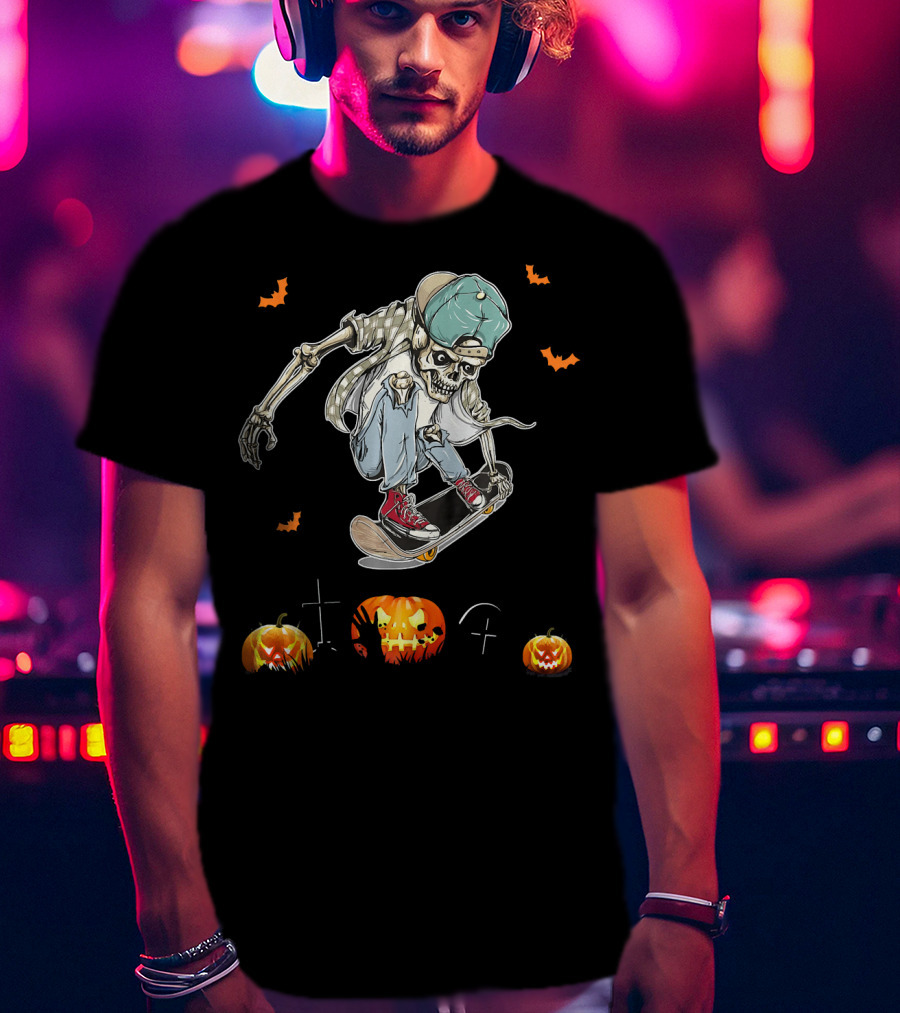 Zombie Skateboarding Teen Halloween Pumpkins And Bats T-Shirt