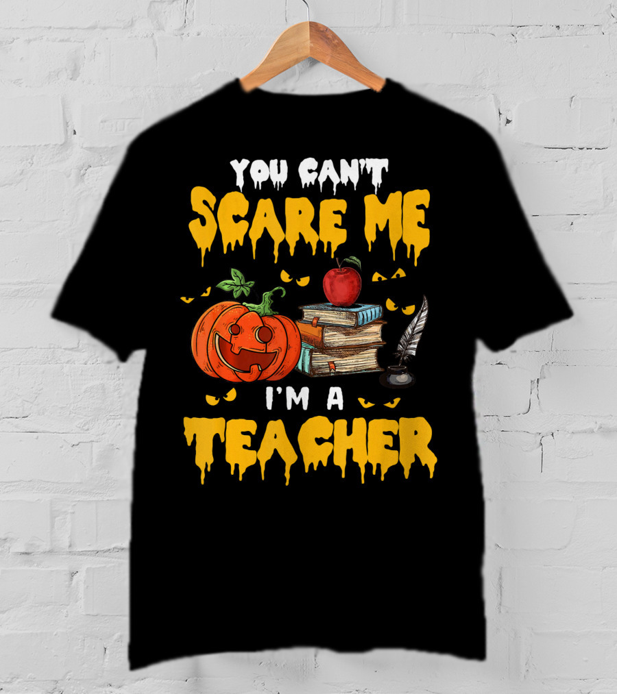 You Can't Scare Me I'm A Teacher Halloween Pumpkin Books Apple Feather T-Shirt