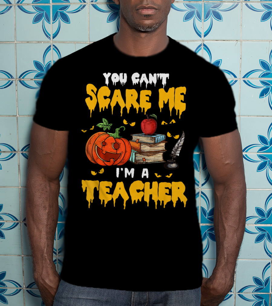 You Can't Scare Me I'm A Teacher Halloween Pumpkin Books Apple Feather T-Shirt