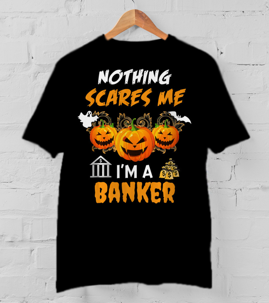 Nothing Scares Me I'm A Banker Funny Halloween Pumpkins Ghost Bat Money T-Shirt