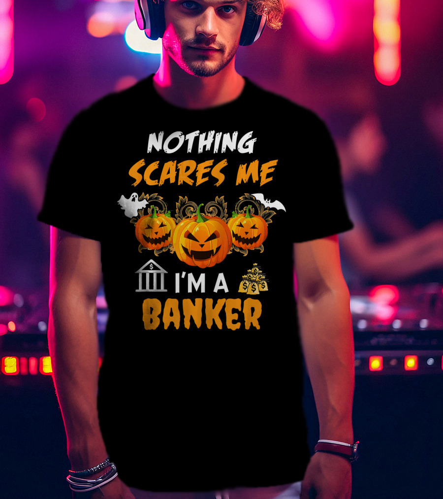 Nothing Scares Me I'm A Banker Funny Halloween Pumpkins Ghost Bat Money T-Shirt