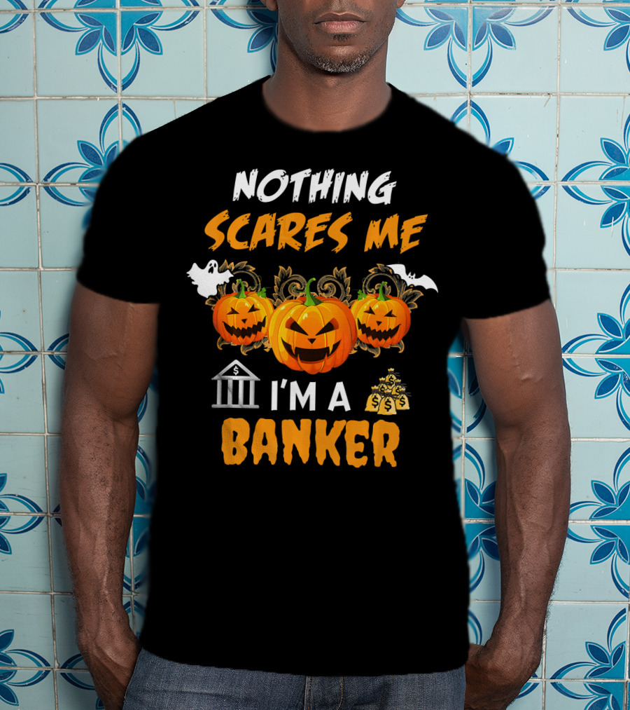 Nothing Scares Me I'm A Banker Funny Halloween Pumpkins Ghost Bat Money T-Shirt