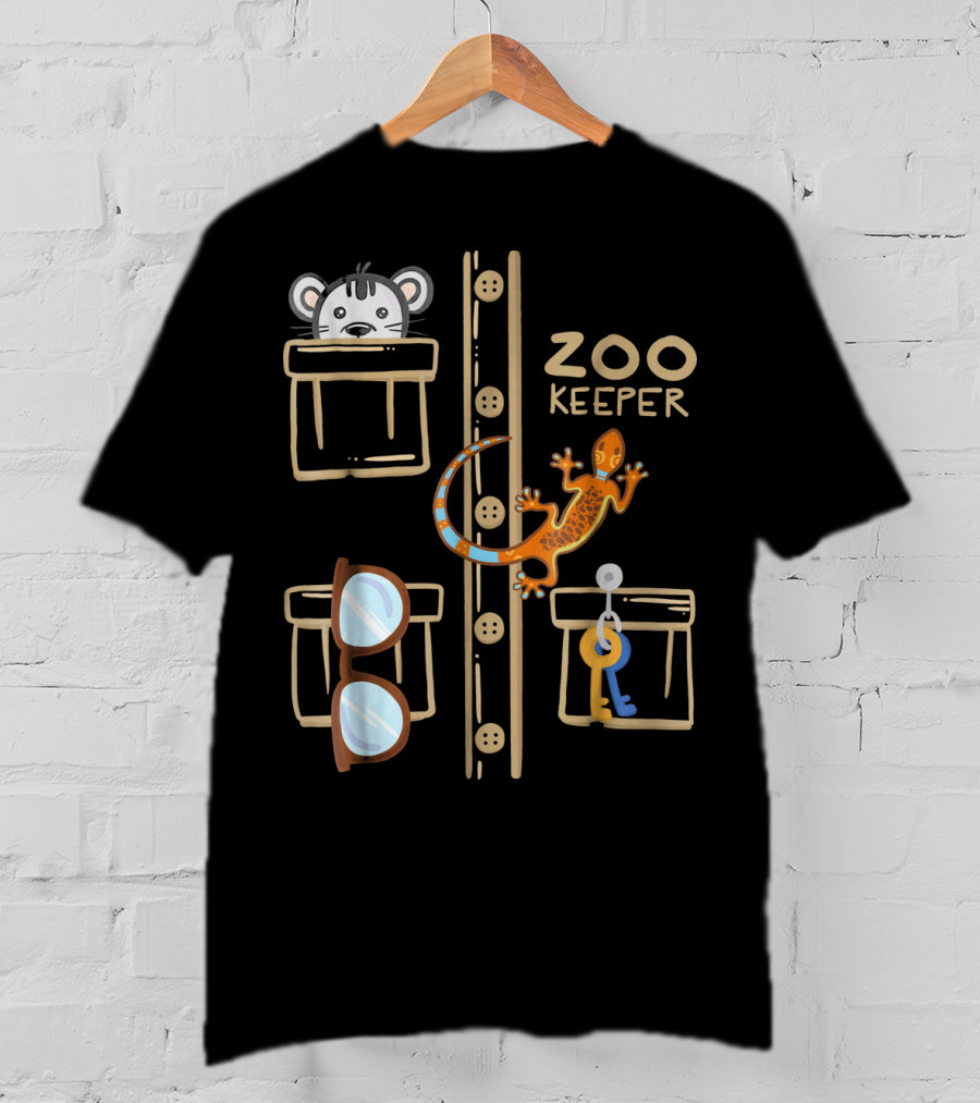 Zookeeper Costume Halloween Jung Zoo Keeper Animal Pockets With Gecko And Key T-Shirt