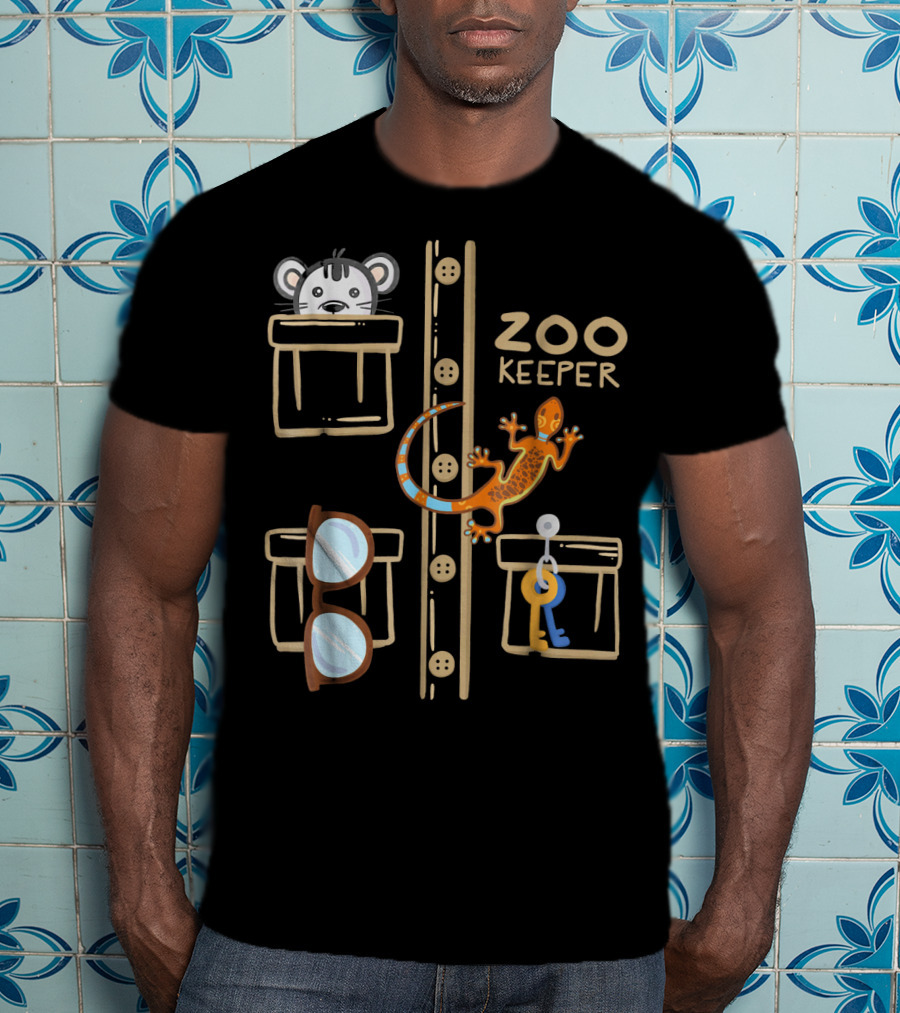 Zookeeper Costume Halloween Jung Zoo Keeper Animal Pockets With Gecko And Key T-Shirt