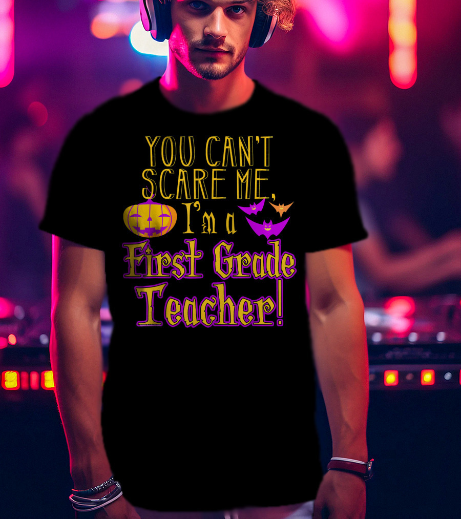 You Can't Scare Me I'm A First Grade Teacher Halloween Bats Pumpkin T-Shirt
