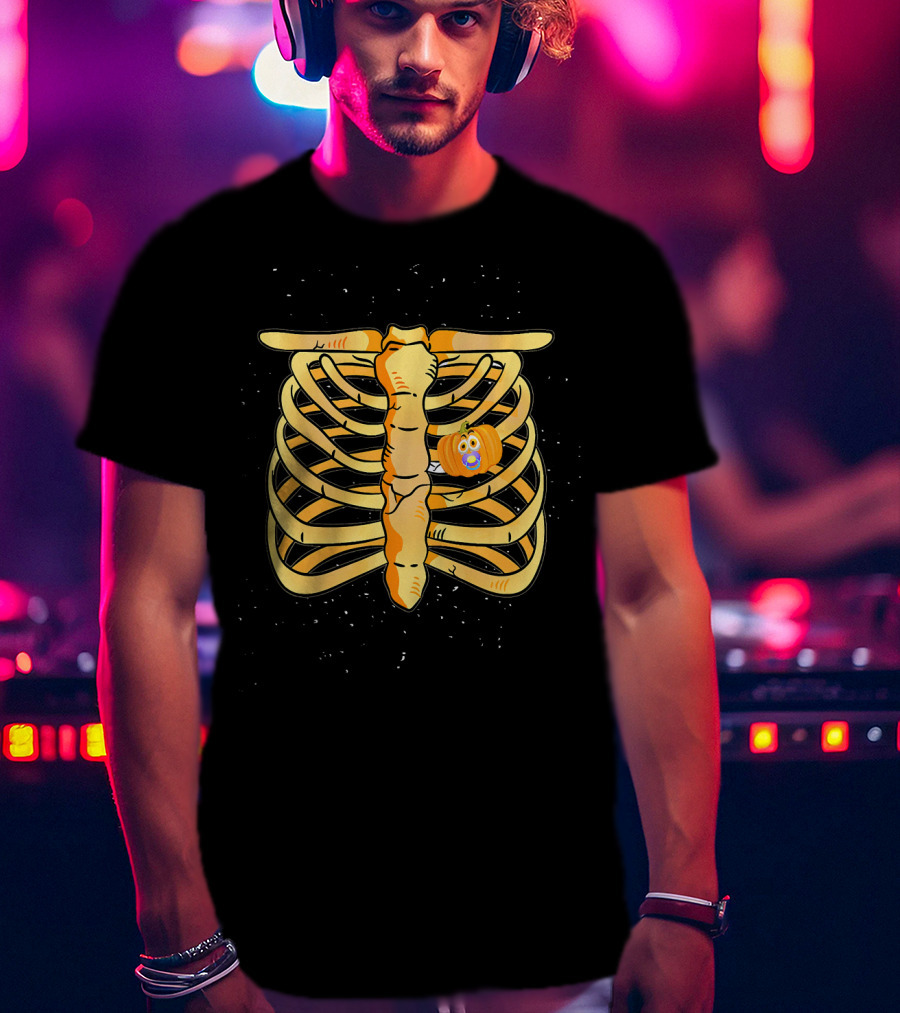 Pregnant Skeleton Announcement Pumpkin Baby Bump Ribcage Halloween T-Shirt