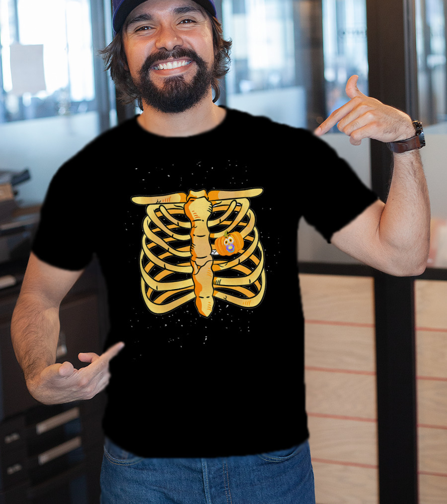 Pregnant Skeleton Announcement Pumpkin Baby Bump Ribcage Halloween T-Shirt