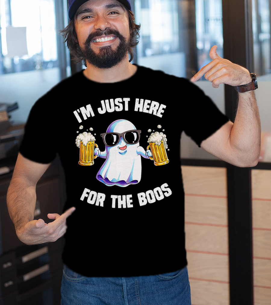 I'm Just Here For The Boos Ghost Holding Beer Mugs With Sunglasses T-Shirt