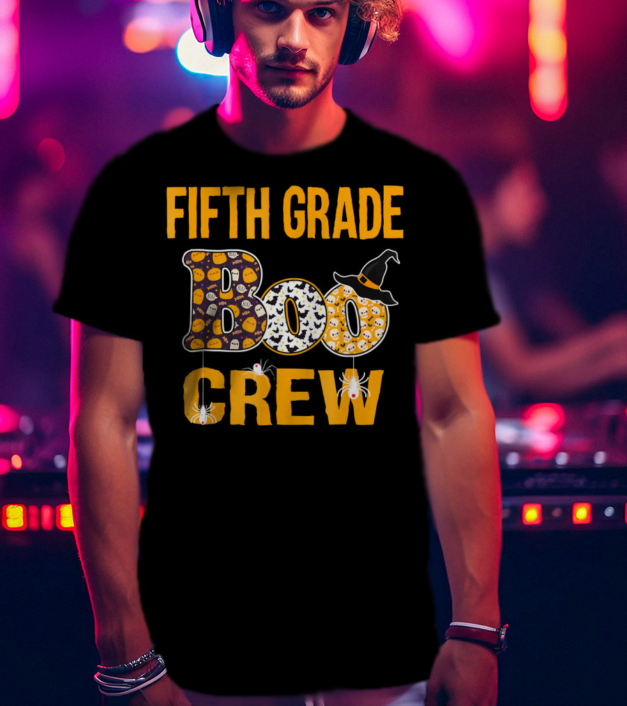 Fifth Grade Boo Crew Teacher Halloween Theme With Witch Hat And Spiders T-Shirt