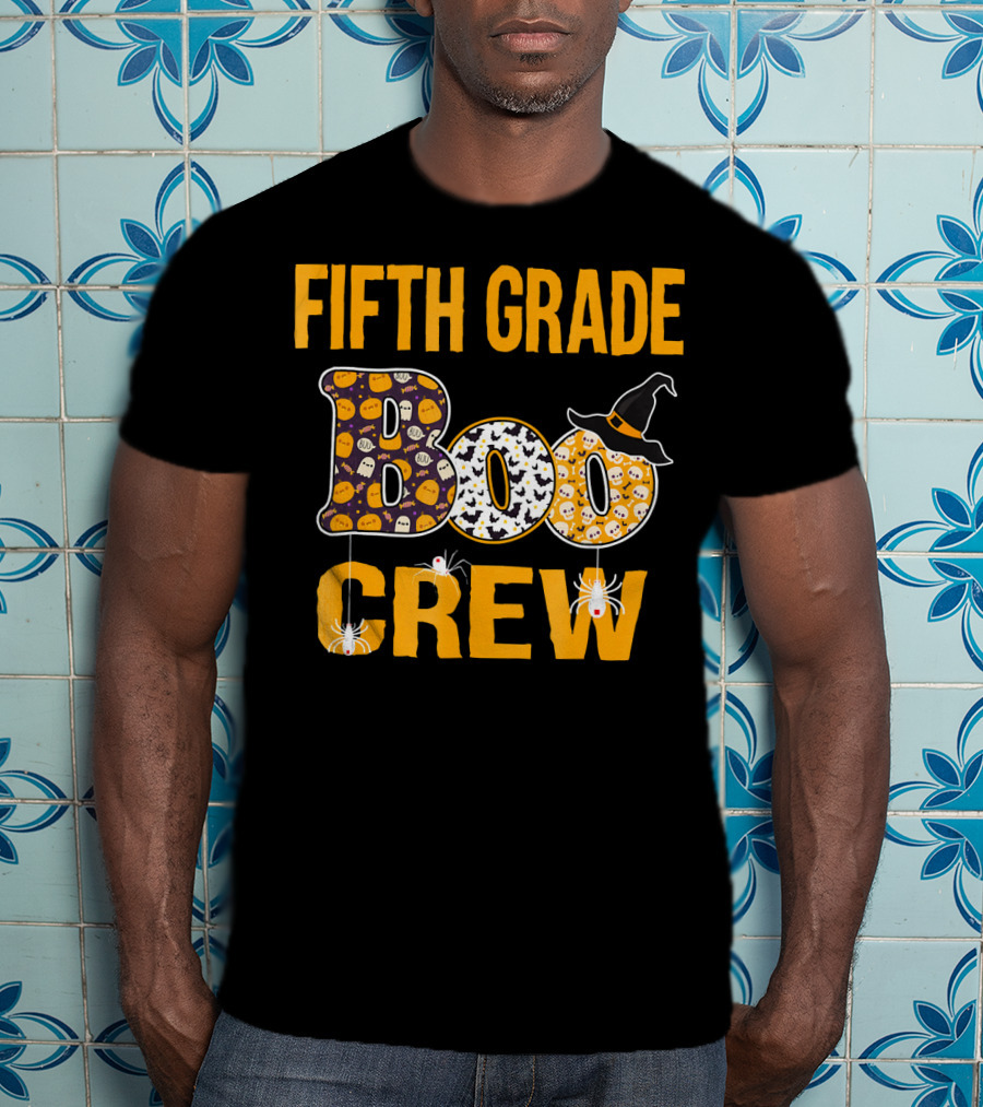 Fifth Grade Boo Crew Teacher Halloween Theme With Witch Hat And Spiders T-Shirt