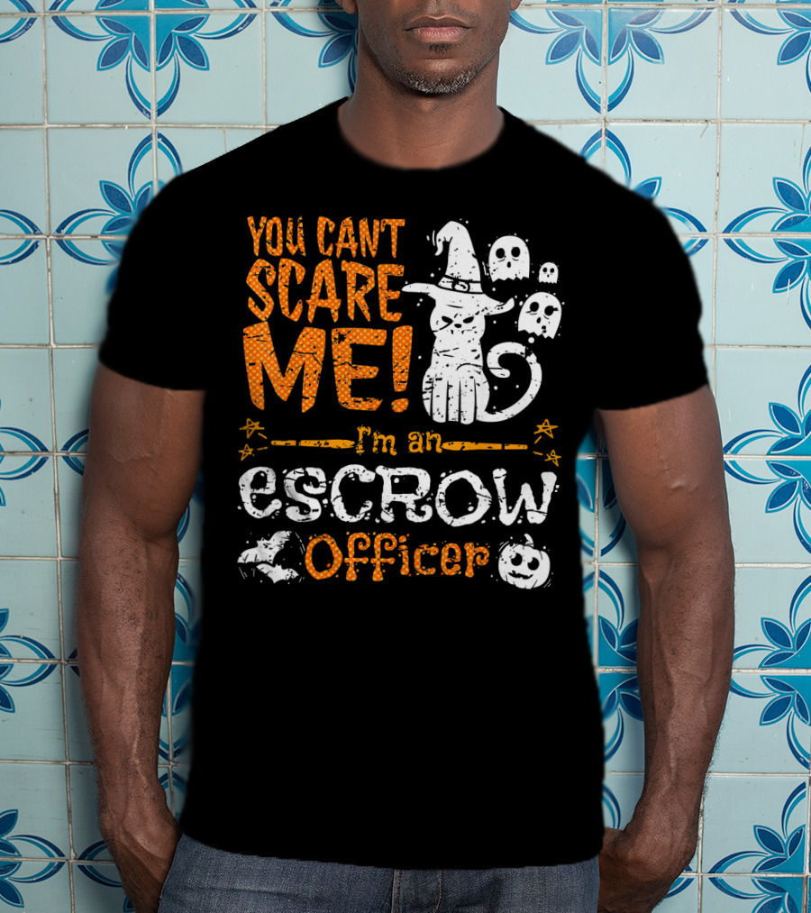 You Can't Scare Me I'm An Escrow Officer Halloween Cat Ghosts Pumpkin T-Shirt