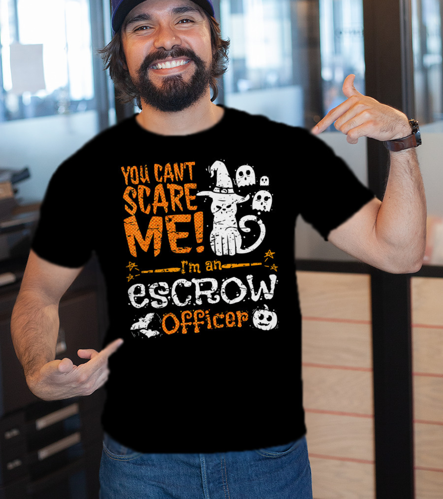 You Can't Scare Me I'm An Escrow Officer Halloween Cat Ghosts Pumpkin T-Shirt