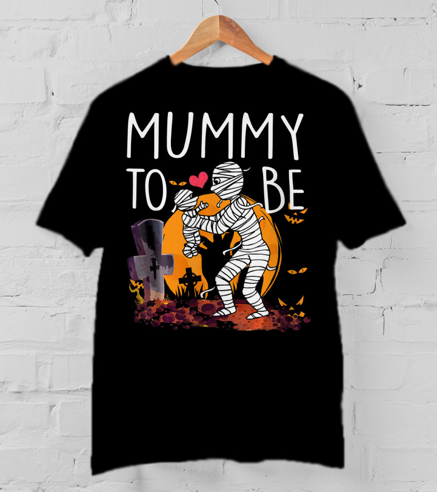 Mummy To Be Halloween Mummy Scene With Graveyard And Heart T-Shirt