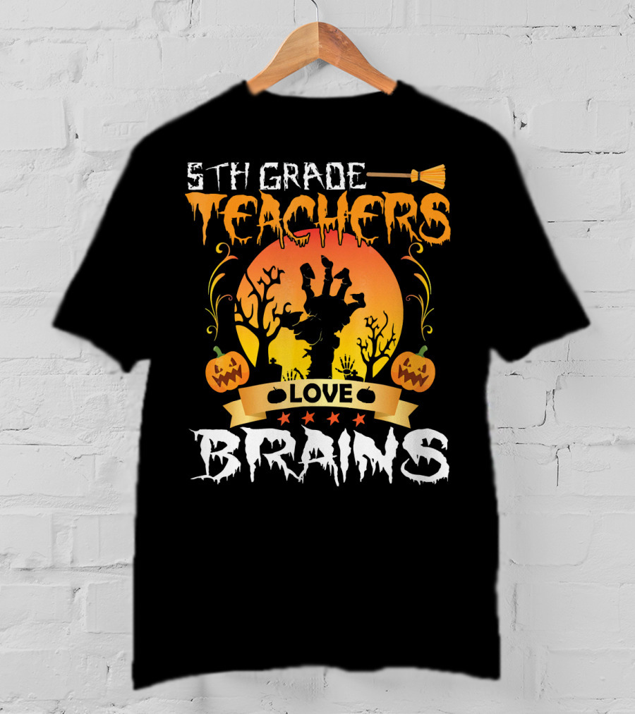 5th Grade Teachers Love Brains Tomb Pumpkin Moon T-Shirt