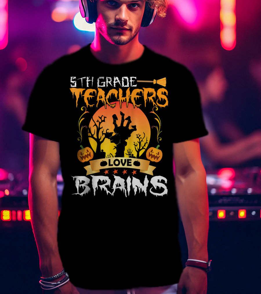 5th Grade Teachers Love Brains Tomb Pumpkin Moon T-Shirt