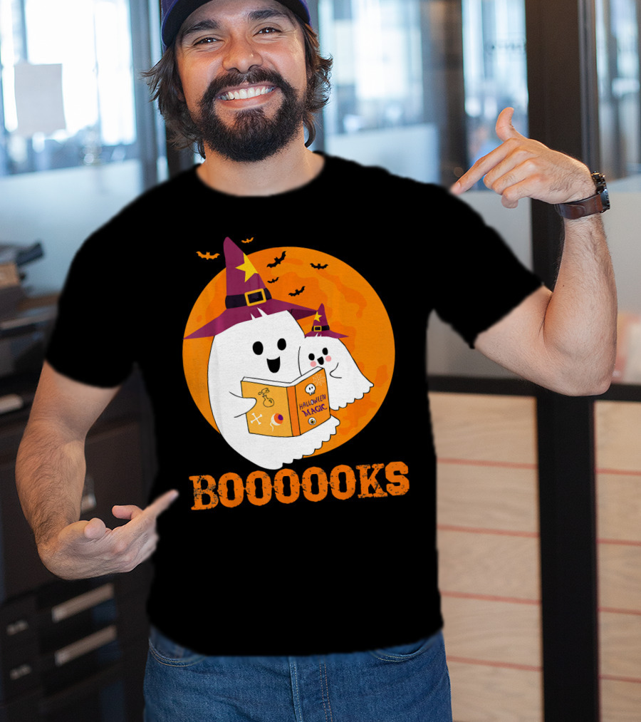 BOOOOKS Halloween Magic Ghosts Reading In Witch Hats T-Shirt