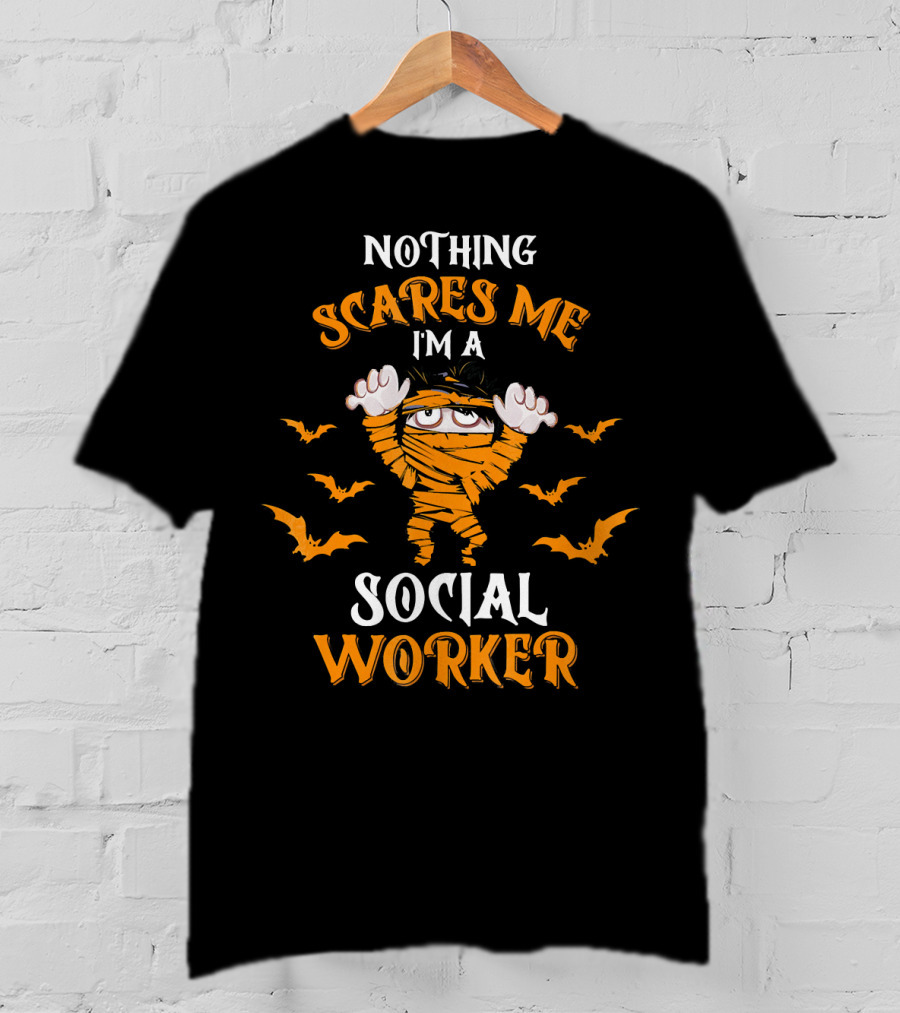 Nothing Scares Me I'm A Social Worker Halloween Mummy And Bats T-Shirt