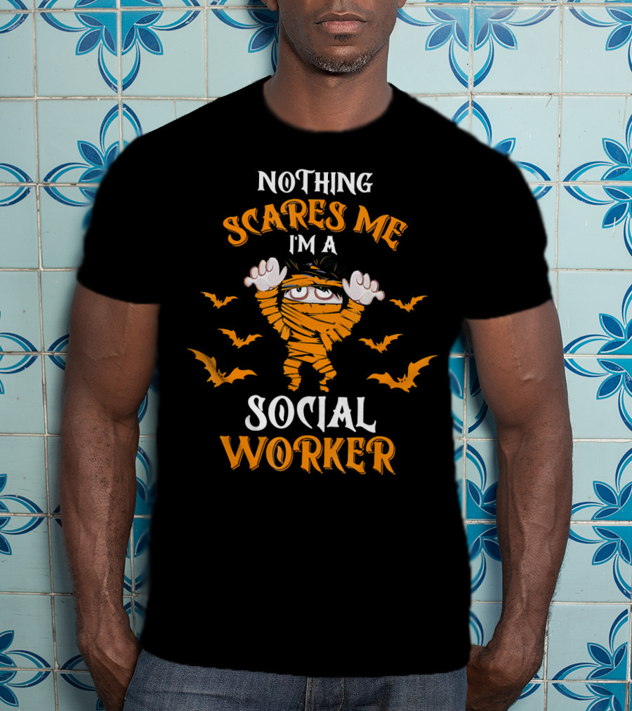 Nothing Scares Me I'm A Social Worker Halloween Mummy And Bats T-Shirt