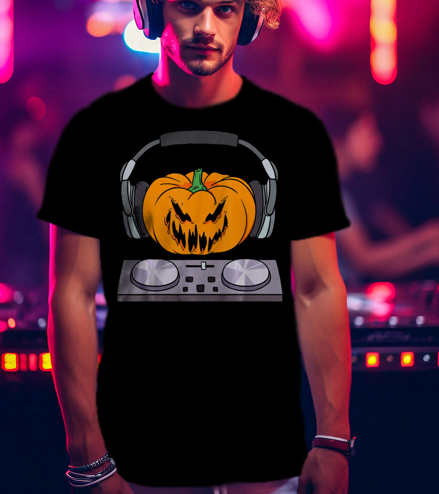Halloween Scary Pumpkin DJ Music Turntable With Headphones T-Shirt