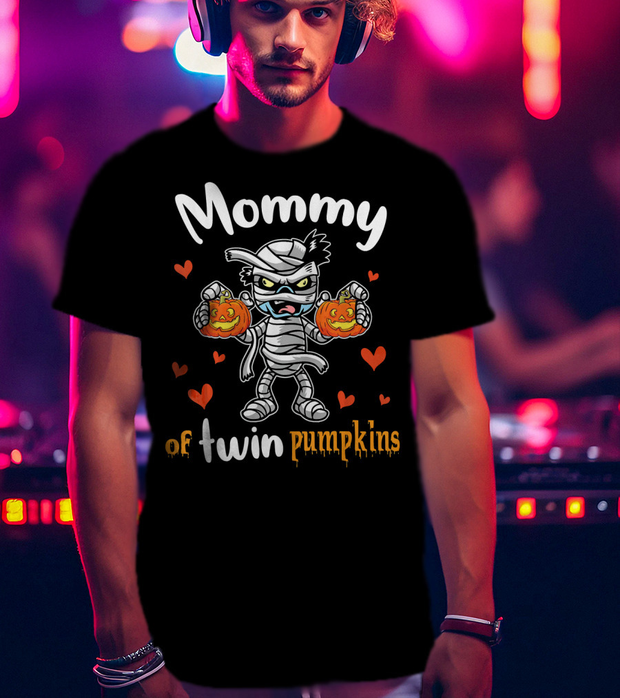 Mommy Of Twin Pumpkins Hearts Mummy T-Shirt