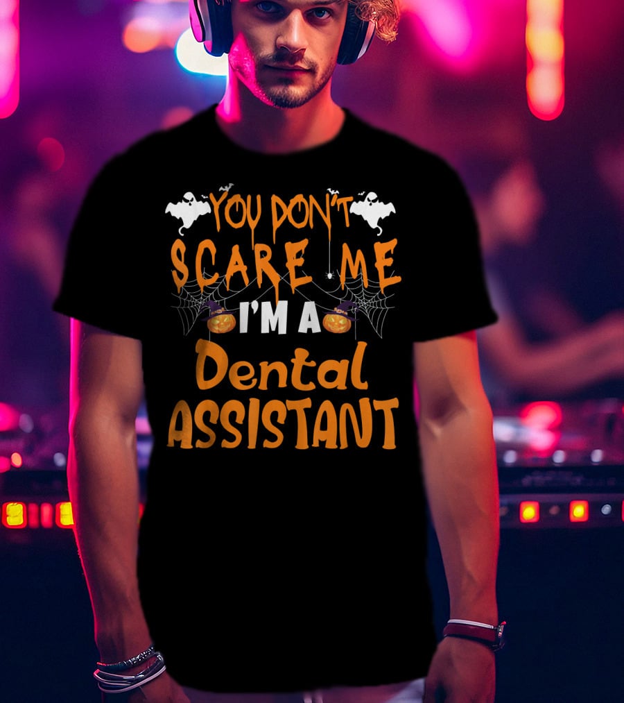 You Don't Scare Me I'm A Dental Assistant Halloween Bats And Pumpkins T-Shirt