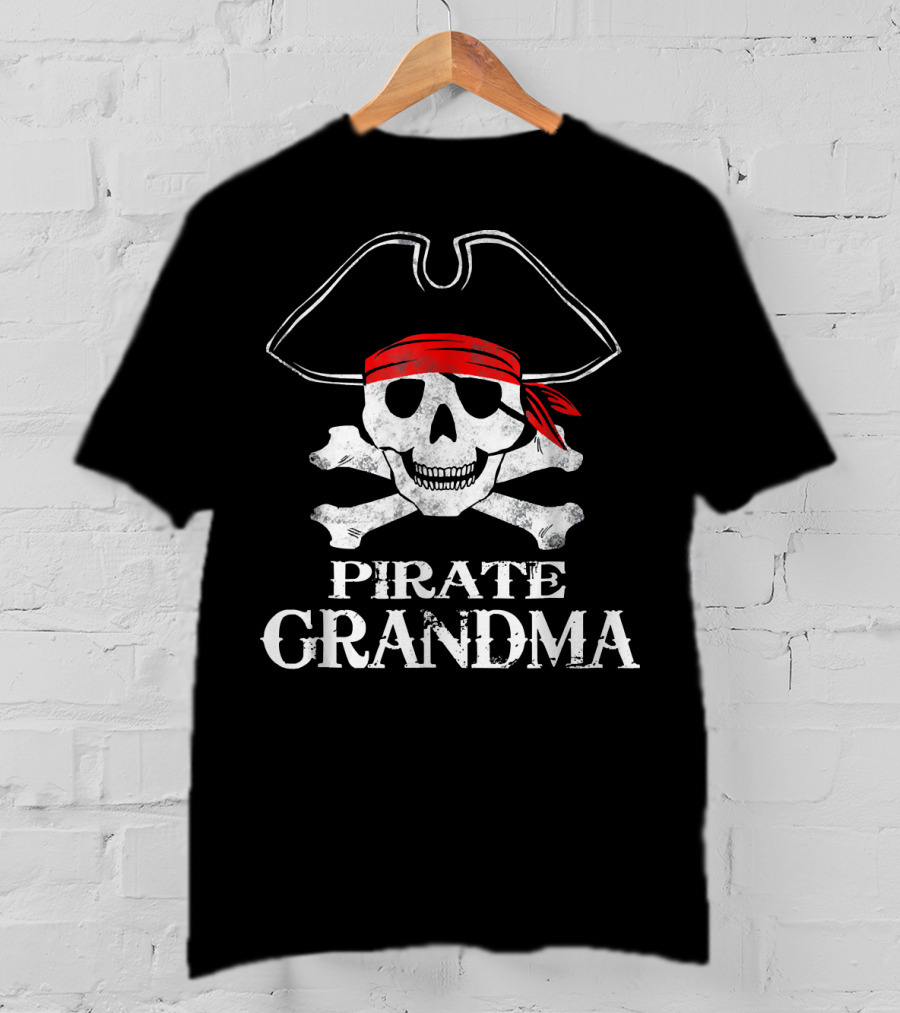 Pirate Grandma Skull Crossbones Red Bandana T-Shirt