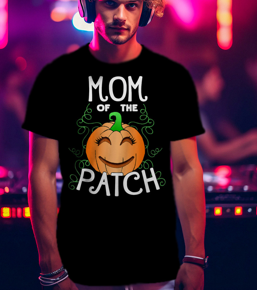 Mom Of The Patch Smiling Pumpkin With Green Vines T-Shirt