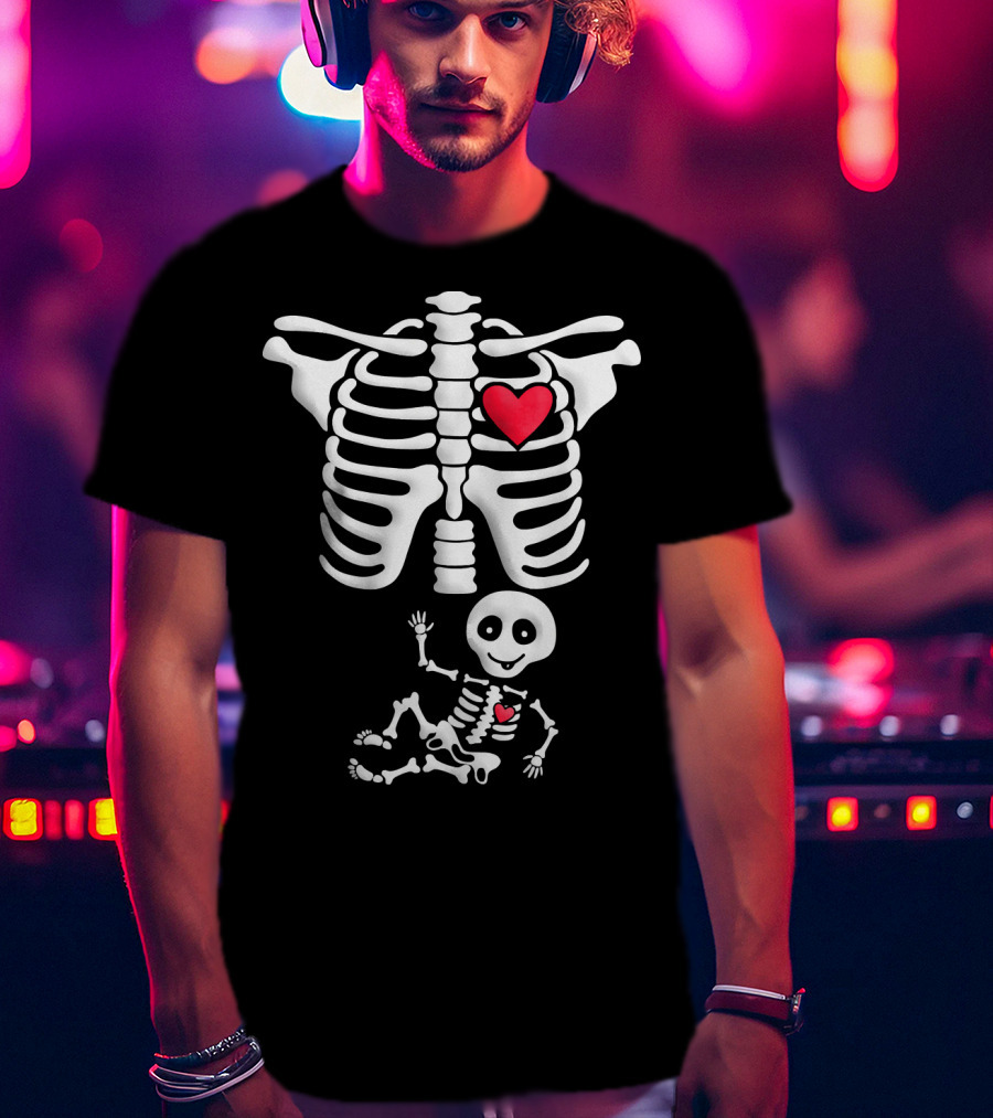Pregnant Skeleton With Heart Ribcage And Smiling Baby Skeleton T-Shirt