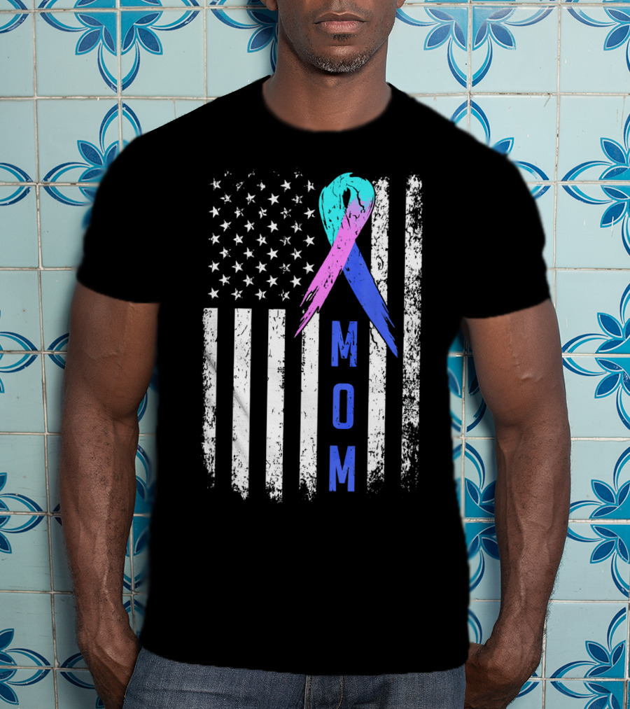 Mom American Flag Thyroid Cancer Awareness T-Shirt