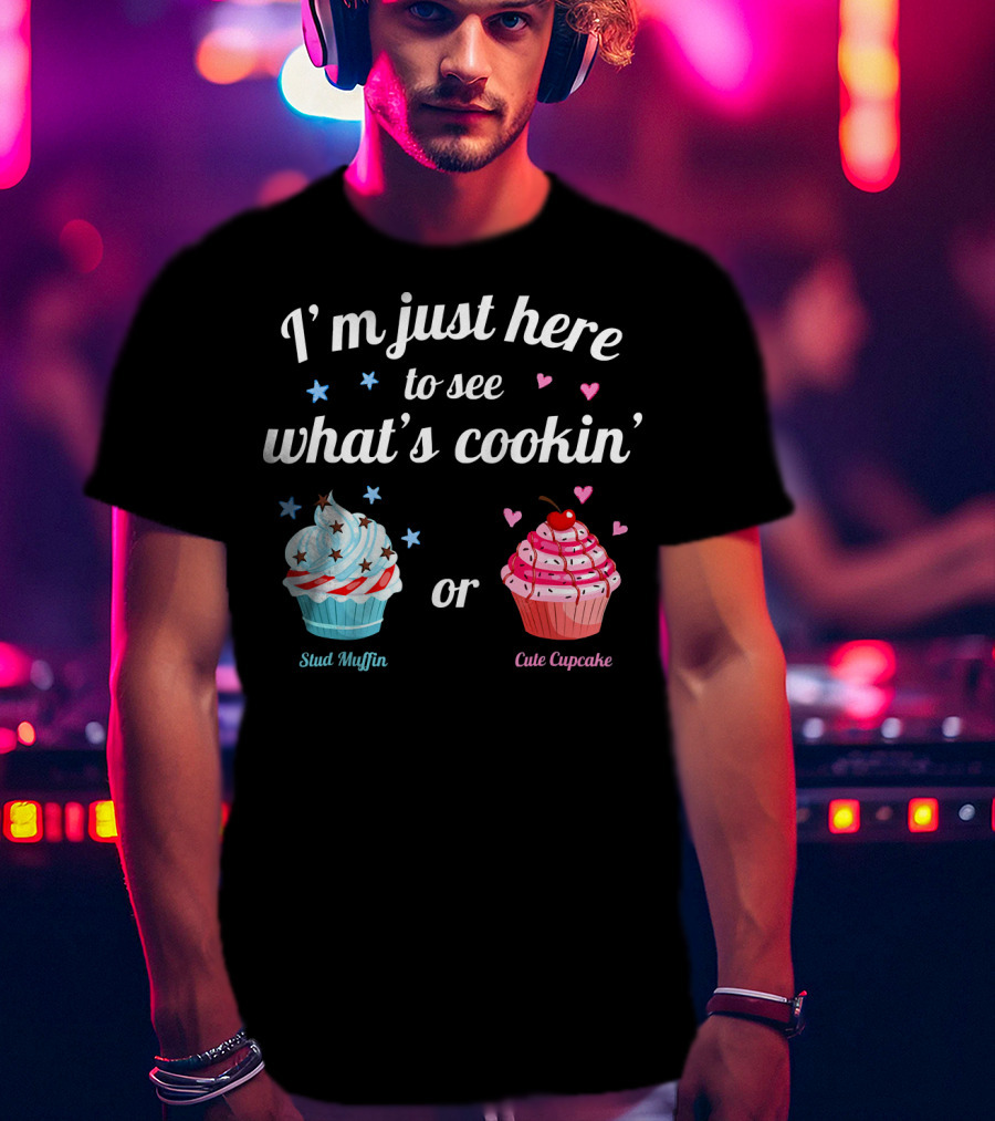 I'm Just Here To See What's Cookin' Stud Muffin Or Cute Cupcake Gender Reveal T-Shirt