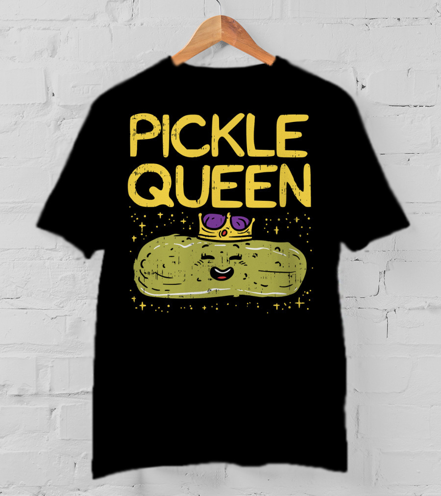 PICKLE QUEEN Funny Cartoon Pickle Wearing Crown And Sunglasses T-Shirt