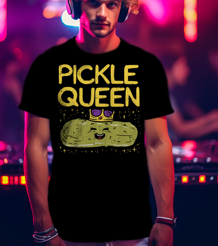 PICKLE QUEEN Funny Cartoon Pickle Wearing Crown And Sunglasses T-Shirt