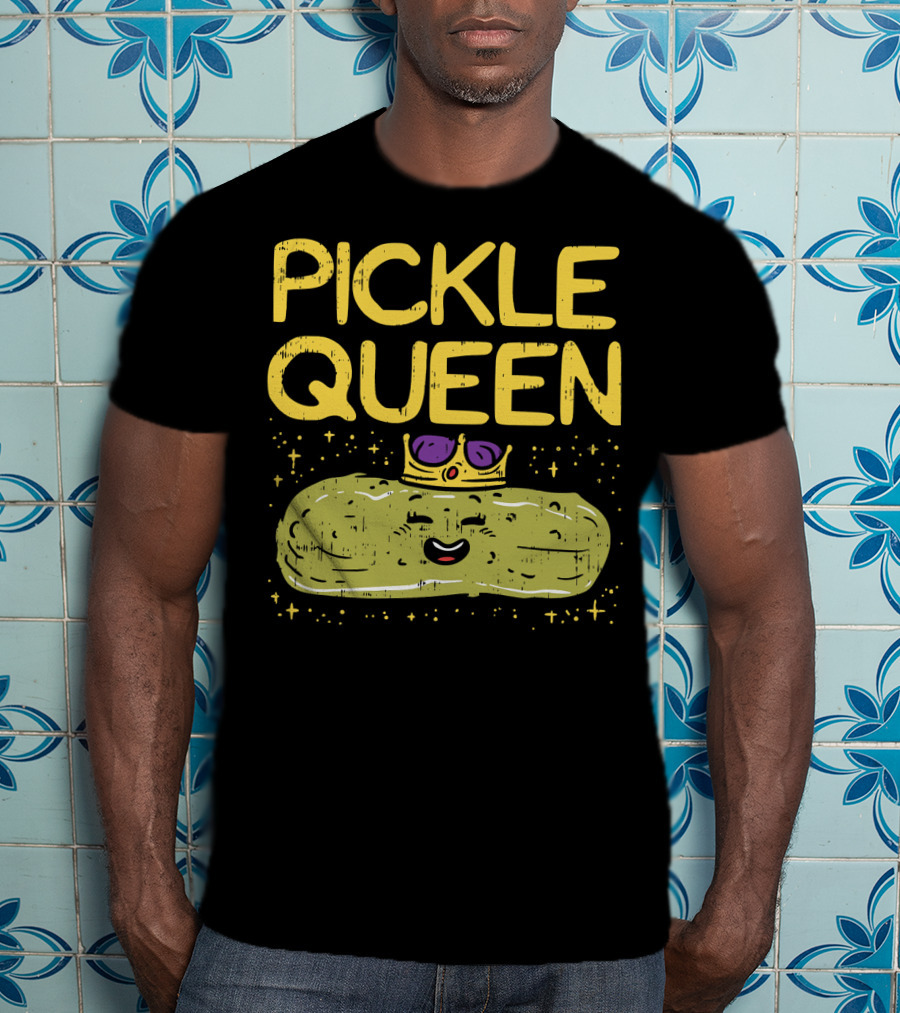 PICKLE QUEEN Funny Cartoon Pickle Wearing Crown And Sunglasses T-Shirt