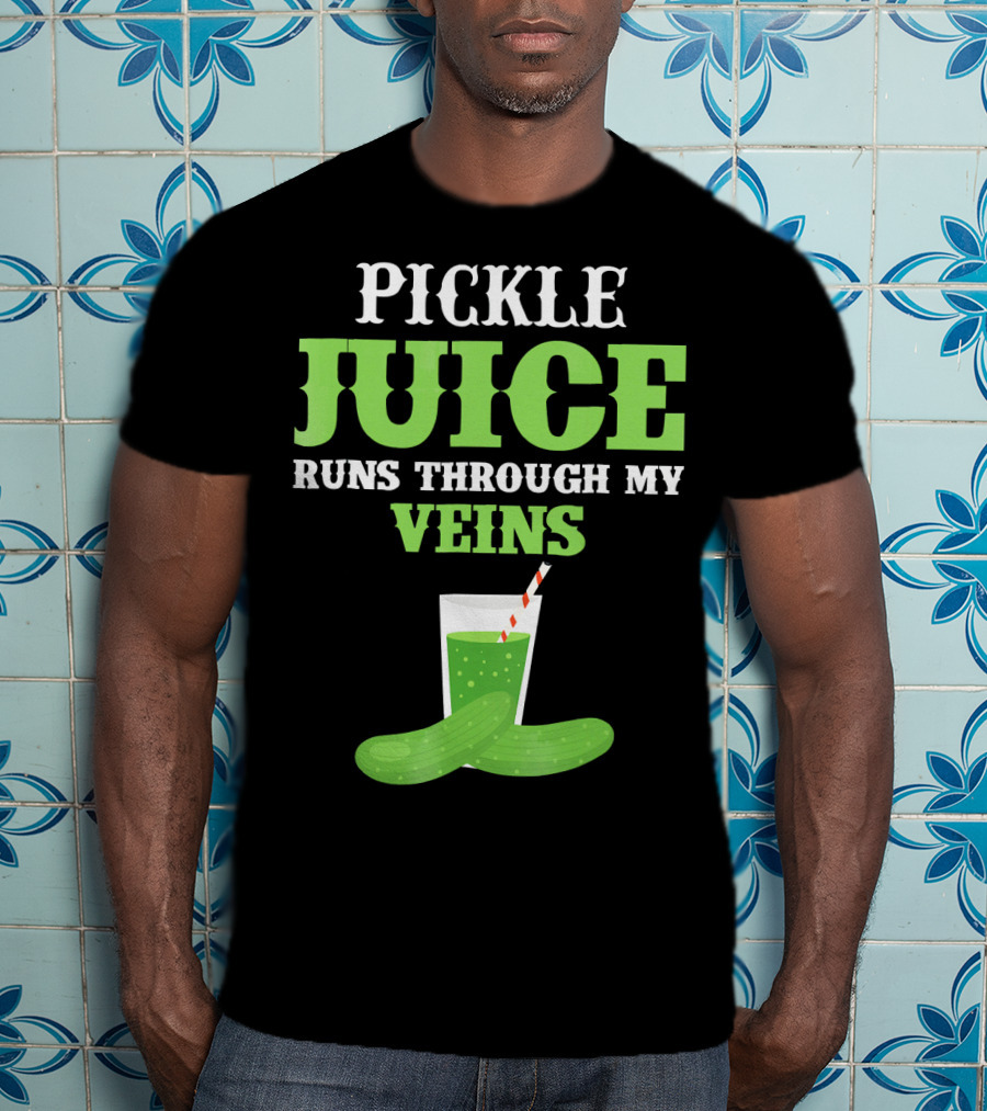 PICKLE JUICE RUNS THROUGH MY VEINS Pickle Glass Cup With Straw T-Shirt