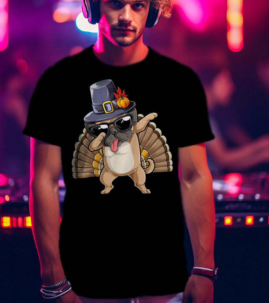 Thanksgiving Pug Dabbing With Pilgrim Hat And Turkey Feathers T-Shirt