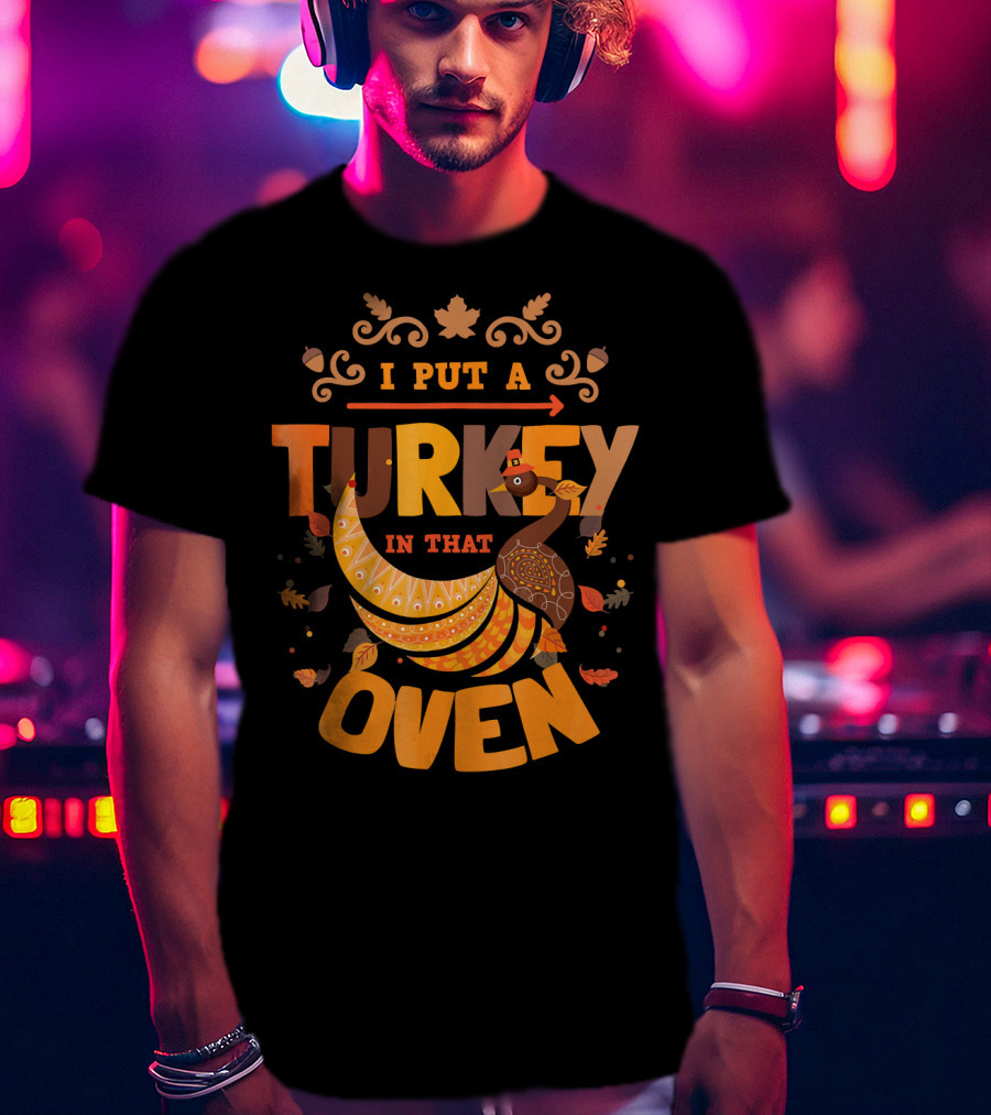 I Put A Turkey In That Oven Thanksgiving Pregnancy Announcement T-Shirt