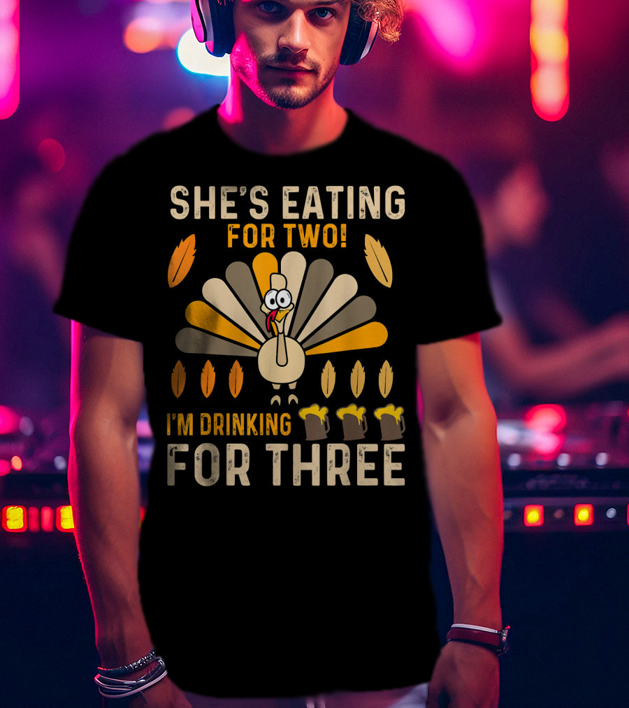 She's Eating For Two I'm Drinking For Three Turkey Thanksgiving Mens Pregnancy Announcement T-Shirt