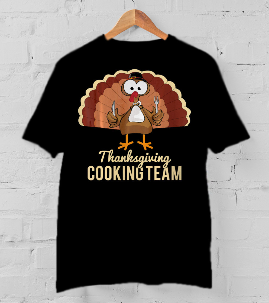 Thanksgiving Cooking Team Turkey With Pilgrim Hat And Utensils T-Shirt