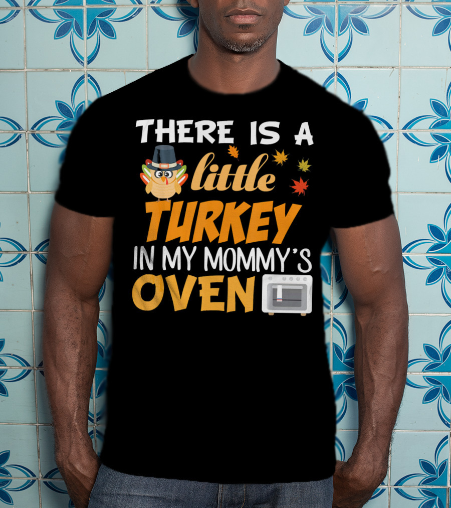 There Is A Little Turkey In My Mommy's Oven Thanksgiving Pregnancy Announcement T-Shirt