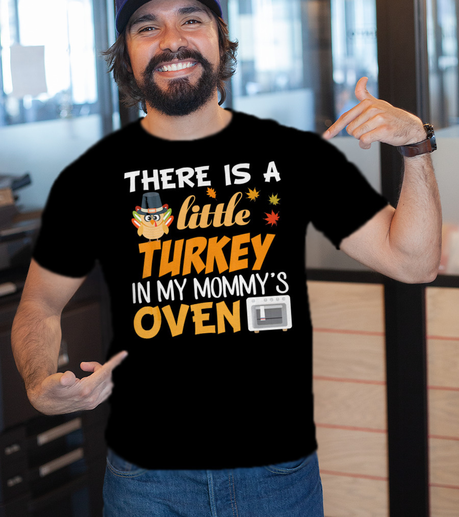 There Is A Little Turkey In My Mommy's Oven Thanksgiving Pregnancy Announcement T-Shirt