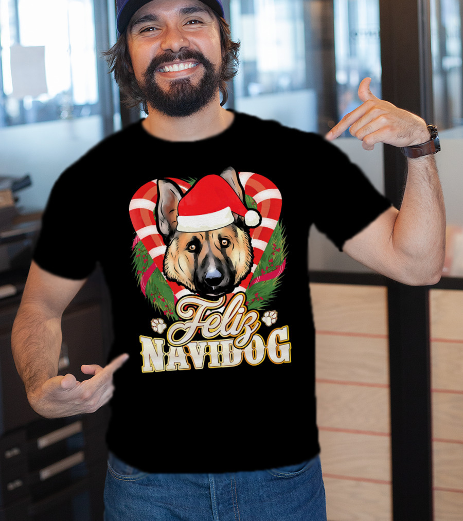 Feliz Navidog German Shepherd Santa Hat Christmas Wreath T-Shirt