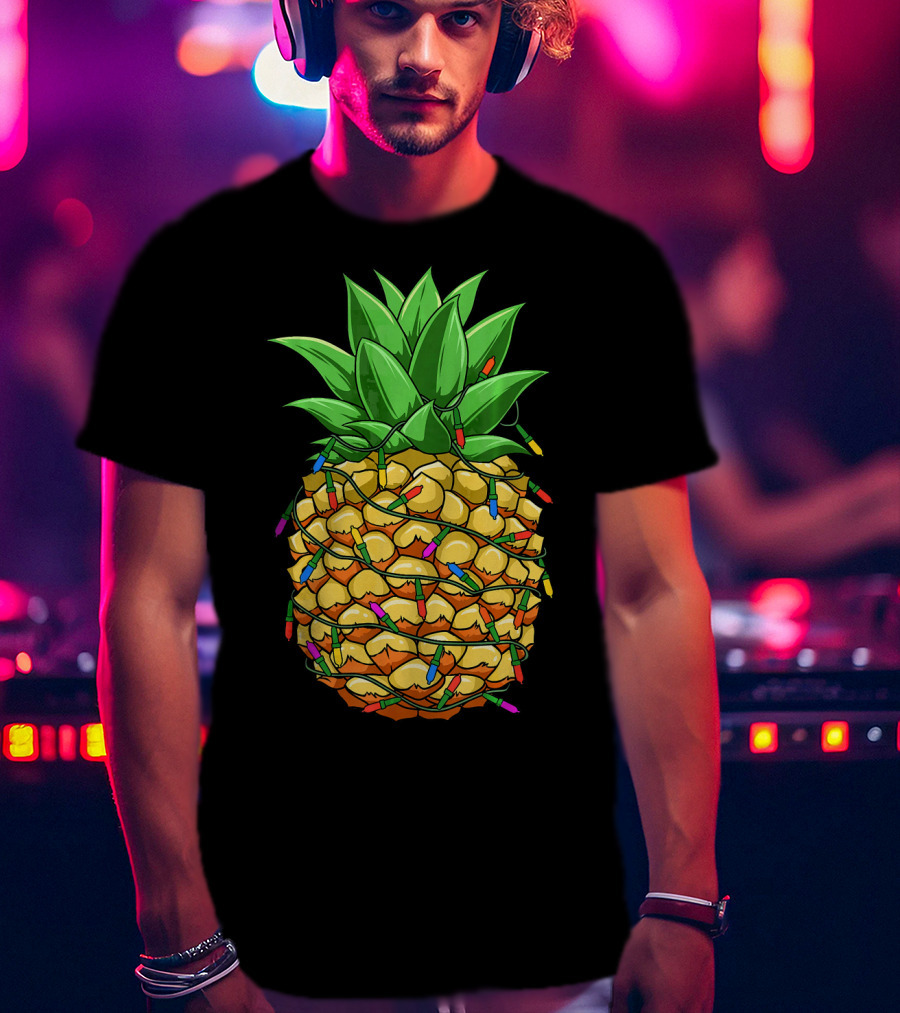 Pineapple Wrapped With Christmas String Lights Mele Hawaiian Holiday Fun T-Shirt