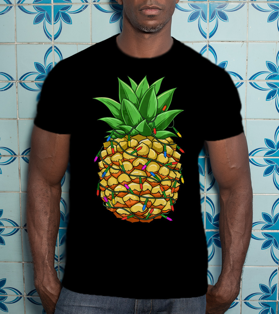 Pineapple Wrapped With Christmas String Lights Mele Hawaiian Holiday Fun T-Shirt