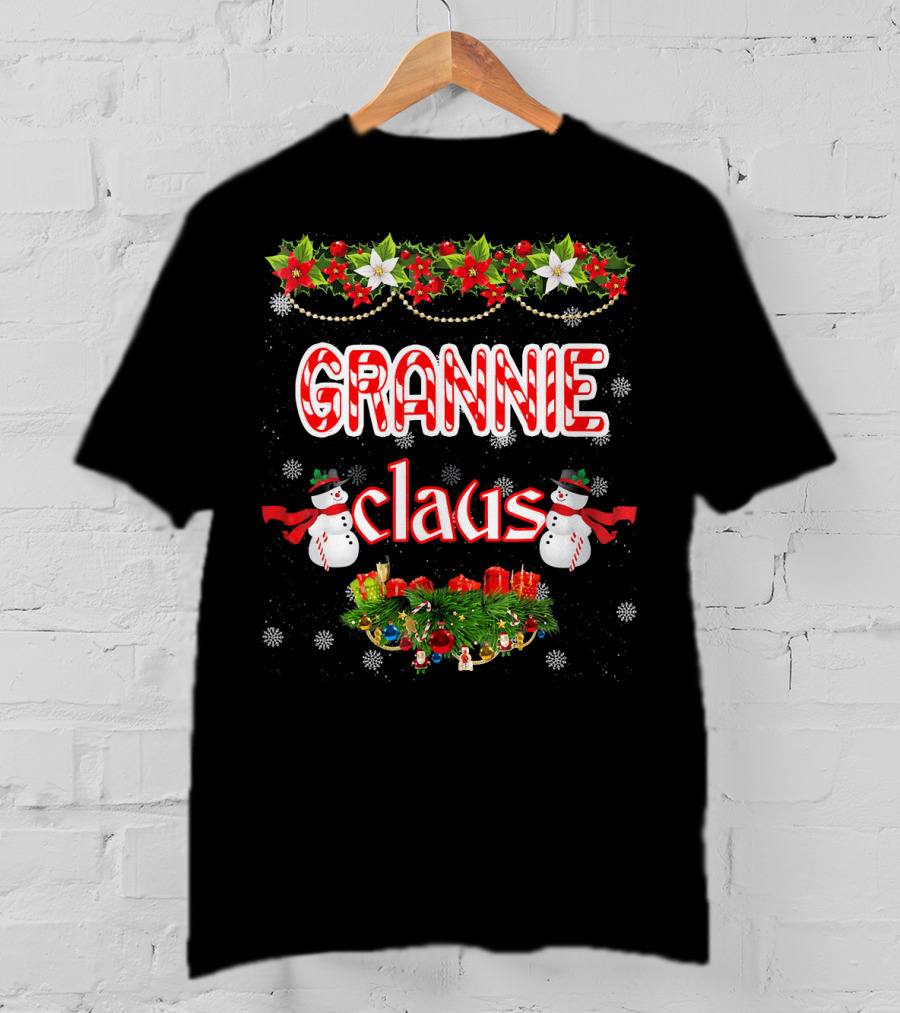 Grannie Claus Christmas Holly Snowflakes Snowmen Garland T-Shirt