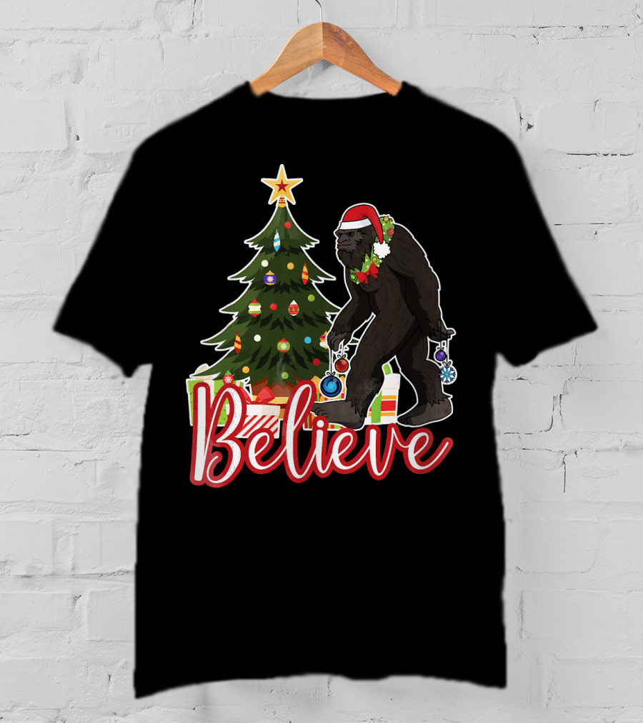 Believe Bigfoot Christmas Funny Holiday Scene T-Shirt
