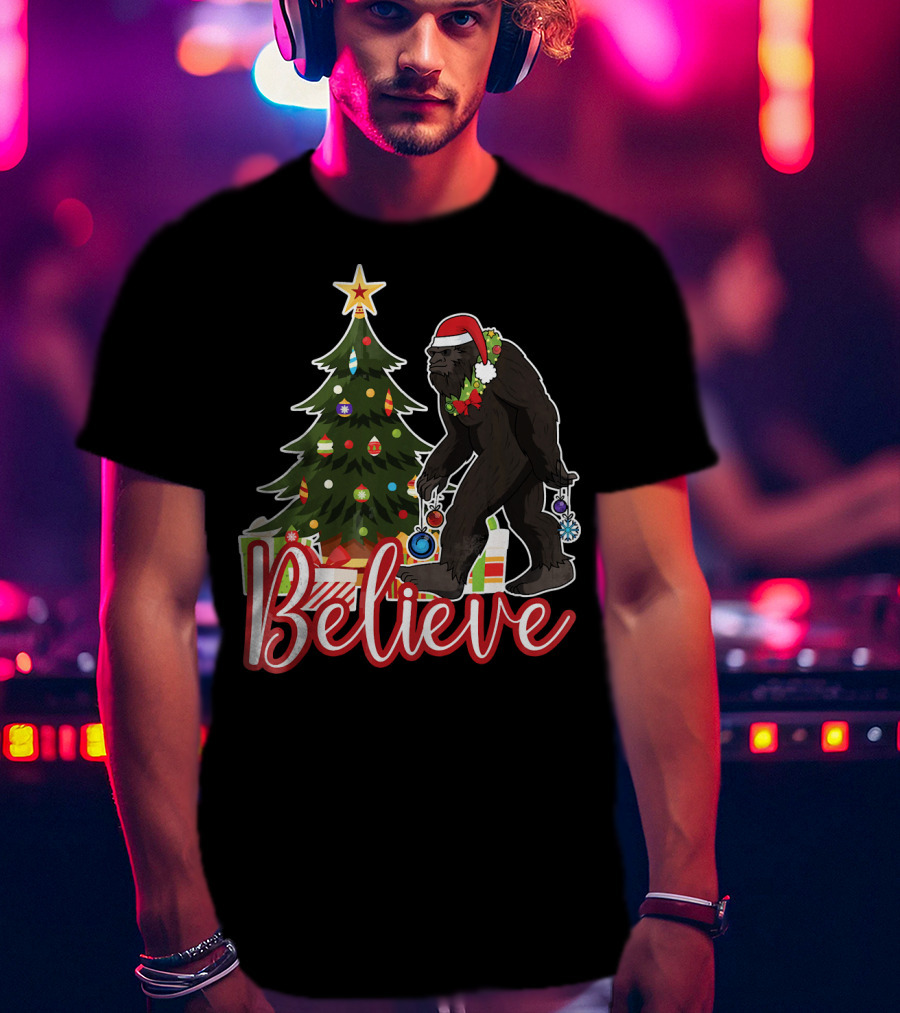 Believe Bigfoot Christmas Funny Holiday Scene T-Shirt